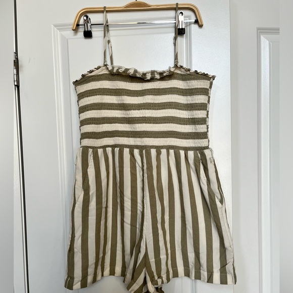 American Eagle striped romper with detachable straps size large item 06-28 - Picture 2 of 10